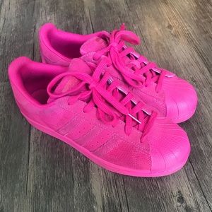 Adidas shell top size 6 in men and 8 in women’s